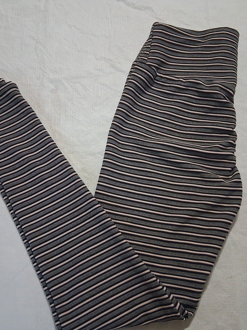 Bella Movement Scrunched Butt Lifting Leggings Pink Black Striped Tik Tok Trendy
